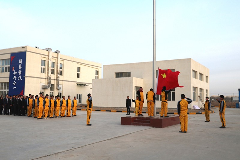 甘肃万通举行新学期首次升旗仪式