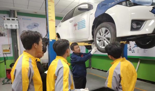 甘肃万通教学质量提升百日工程系列活动——汽车快修快保技能比赛